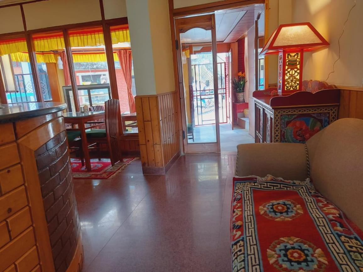 Auspiscious Him View Hotel McLeod Ganj Bagian luar foto