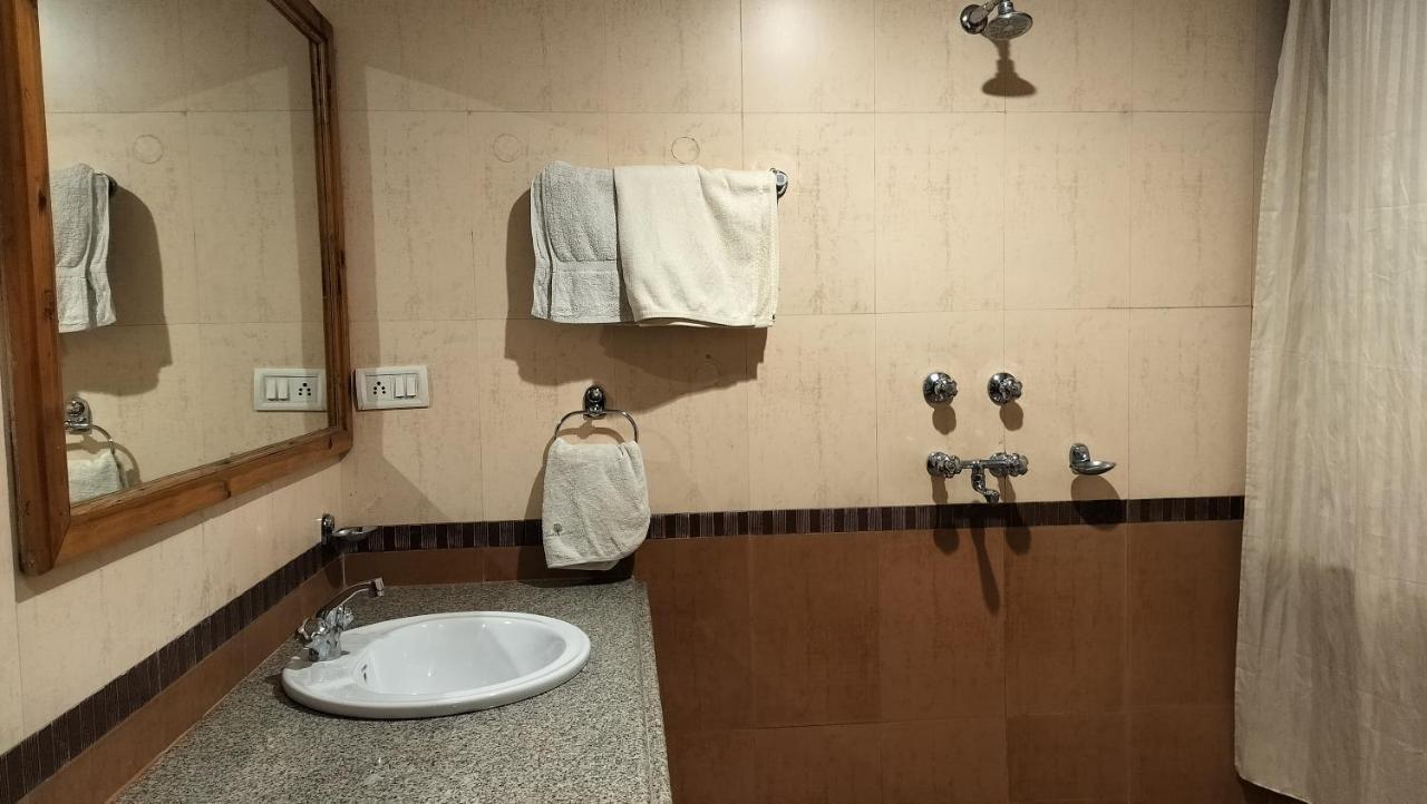 Auspiscious Him View Hotel McLeod Ganj Bagian luar foto